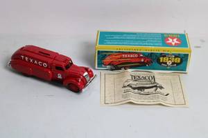 lot 55 image: 1939 Texaco Dodge Airflow Tanker Model by ERTL
