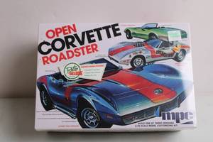 lot 73 image: MPC Open Corvette Roadster 125 Scale Model Customizing Kit