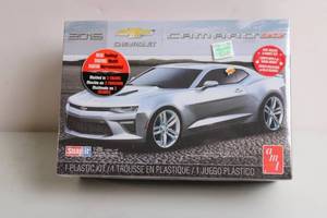 lot 74 image: 2016 Chevrolet Camaro SS 125 Scale Plastic Model Kit
