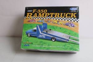 lot 81 image: 1967 F-350 Ramp Truck 125 Scale Plastic Model Kit