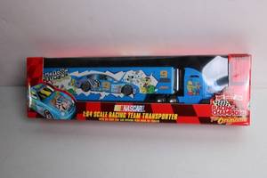 lot 89 image: 164 Scale NASCAR Racing Champions Cartoon Network Team Transporter