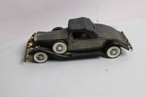 lot 97 image: Vintage Diecast 1930s Convertible Car Model with Working Parts