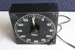 lot 123 image: GraLab Model 300 Darkroom Timer with Dial Control