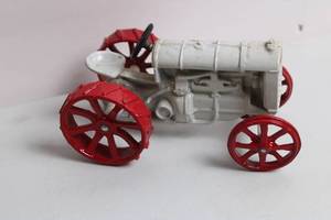 lot 126 image: Vintage Fordson Toy Tractor with Red Wheels