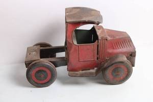 lot 127 image: Vintage Red Tin Toy Truck