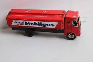 lot 130 image: Vintage Mobilgas Tin Toy Truck by No. 153