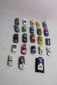 lot 136 image: Collection of 24 Assorted Die-Cast Model Cars