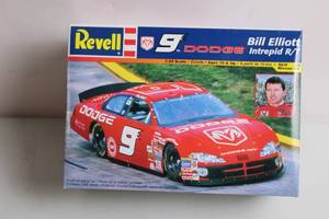 lot 146 image: Revell 124 Scale Bill Elliott Dodge Intrepid RT Model Kit