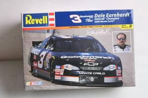 lot 150 image: Revell Dale Earnhardt NASCAR Champion 2000 Monte Carlo Model Kit