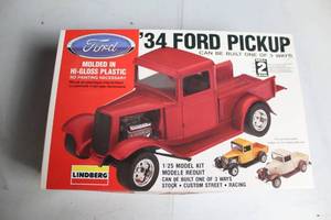 lot 151 image: Lindberg 34 Ford Pickup 125 Model Kit