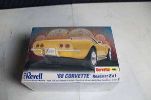 lot 152 image: Revell 68 Corvette Roadster 2n1 Model Kit