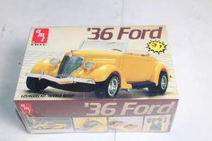 lot 153 image: Factory-Sealed 125 Scale 36 Ford Model Kit by AMT