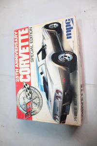 lot 162 image: Vintage 25th Anniversary Corvette Special Edition Model Kit