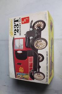 lot 164 image: Budweiser 23T Delivery Van Model Kit by AMT