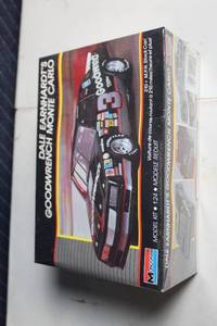 lot 170 image: Sealed 124 Scale Dale Earnhardts Goodwrench Monte Carlo Model Kit