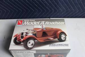 lot 176 image: 1929 Ford Model A Roadster 125 Scale Model Kit