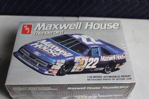 lot 177 image: Maxwell House Thunderbird 125 Scale Model Kit by AMT