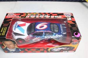 lot 178 image: Mark Martin Valvoline Signature 124 Scale Die-Cast Stock Car