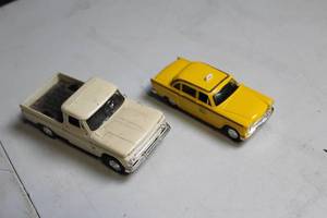 lot 183 image: Set of 2 Vintage Diecast Model Cars