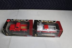 lot 185 image: Set of 2 Collectors Edition Diecast Cars - Red Ford Pick Up F-100 (1953) & RedWhite Ford Ranchero (1957)