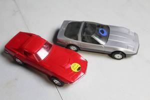 lot 186 image: Set of 2 Vintage Promo Model Cars 1970s Red and Silver
