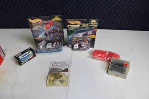 lot 187 image: Set of 7 Diecast Model Cars and Collectibles