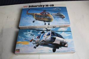 lot 190 image: Set of 2 Helicopter Plastic Model Kits Sikorsky H-19 and SH-60J Seahawk