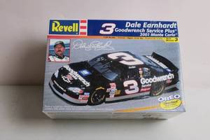 lot 202 image: Revell 124 Scale Dale Earnhardt Goodwrench 2001 Monte Carlo Model Kit