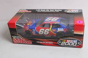 lot 208 image: Racing Champions NASCAR 2000 Diecast Car & AMT Model Kit