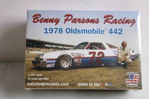 lot 217 image: 1978 Oldsmobile 442 Benny Parsons Racing Model Kit 125 Scale