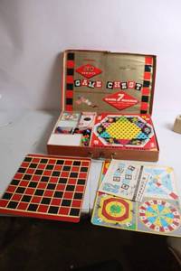 lot 226 image: Vintage 52 Variety Game Chest with 7 Game Boards