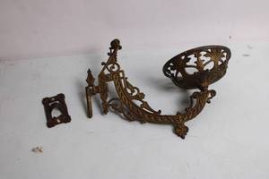 lot 236 image: Antique Cast Iron Wall-Mounted Oil Lamp Holder