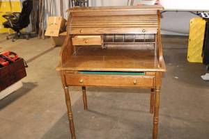 lot 241 image: Vintage Oak Roll-Top Writing Desk with Drawers
