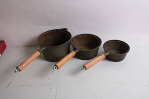 lot 249 image: Set of 3 Vintage Cast Iron Saucepans with Wooden Handles