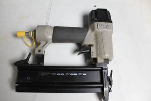 lot 261 image: Porter-Cable Pneumatic Brad Nailer with Ergonomic Grip