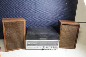 lot 265 image: Vintage Panasonic Record Player with Speakers