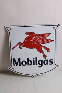 lot 290 image: Vintage Texlite Dallas Mobilgas Porcelain Sign