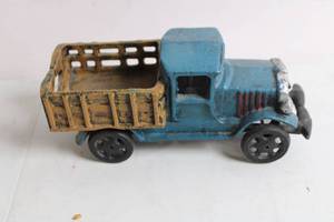lot 304 image: Vintage Diecast Toy Truck with Open Cargo Bed