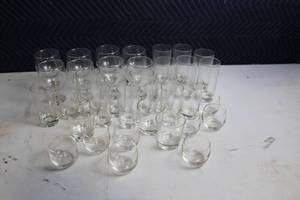 lot 322 image: Collection of 37 Assorted Glass Tumblers and Bowls