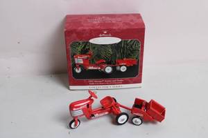 lot 349 image: Hallmark 1955 Murray Tractor and Trailer Ornament