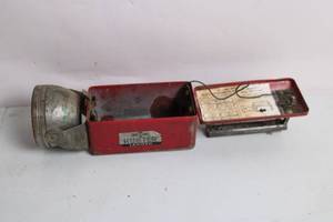 lot 350 image: Vintage Ray-O-Vac Hunter Lantern with Red Metal Body