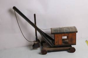 lot 355 image: Vintage Rusted Metal Toy Steam Shovel with Chained Scoop
