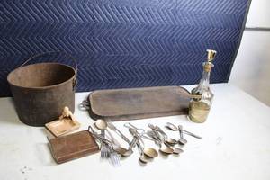 lot 364 image: Collection of Vintage Kitchenware and Utensils