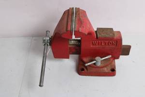 lot 373 image: Wilton Red Bench Vise with 3.5-inch Jaw Opening