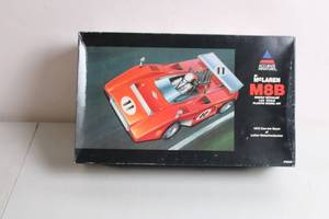 lot 390 image: McLaren M8B 1970 Can-Am Racer Lothar Motschenbacher Model Kit