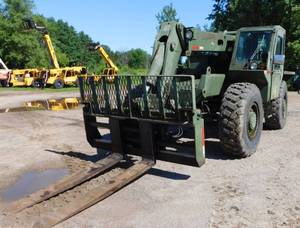 lot 1 image: 1991 Military Lull Telehandler with Cab
