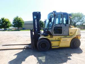 lot 5 image: 2016 Hyundai 70D-9 Diesel Forklift with Cab, Heat & AC