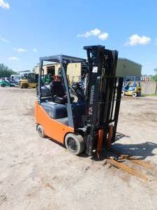 lot 11 image: 2021 Toyota 8FGCU15 LP Forklift