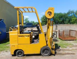 lot 13 image: 1980 Allis Chalmers ACC30 LP Forklift