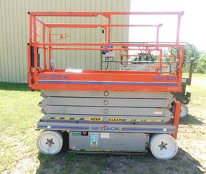 lot 22 image: 2011 SkyJack SJ1113226 Scissor Lift - For Parts or Repair